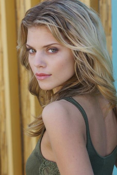 安娜丽尼·麦考德(AnnaLynne McCord)